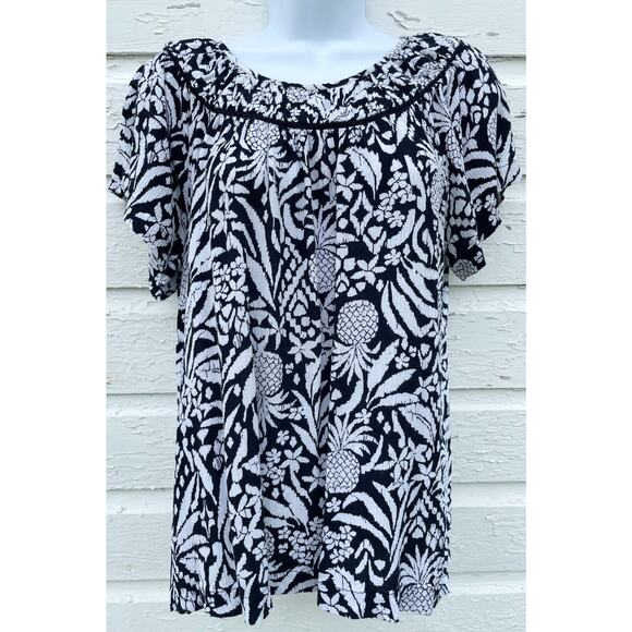 Black & White Tops - LOFT Top Womens M Black White Floral Knit Ruched Neckline Cap Sleeve Swing Blous